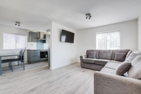 Unique modern 2 bed Apt in City.